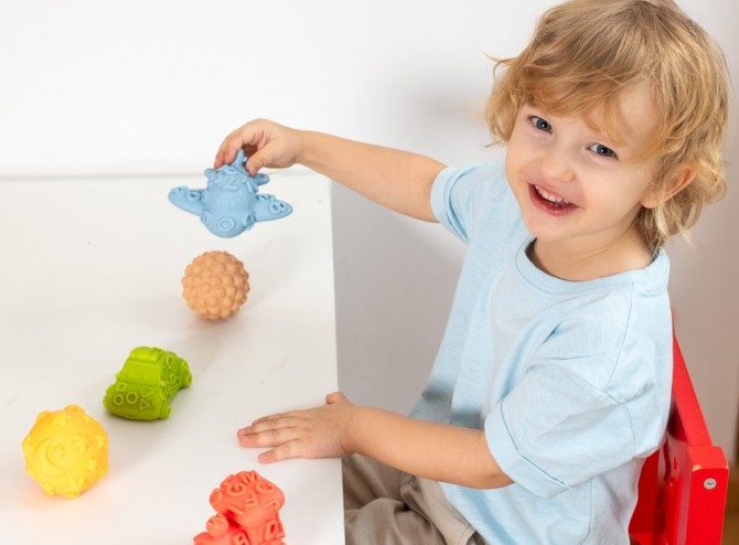 Zabawki sensoryczne 5 szt Tullo Pojazdy z piłkami Bez dziurki
